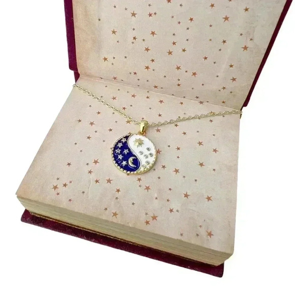 Ying Yang gold medallion necklace, bestfriend gift sun moon star coin jewelry - Picture 8 of 12